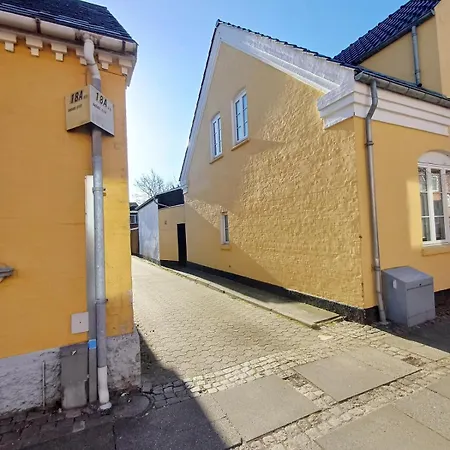 Double 6 With Free Parking Apartment